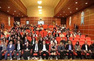 Gençler iş bulmak için işletmeler ile bir araya...