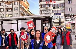 Gençlik liderleri ve gönüllü gençlerden kan bağışına...