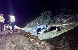 Hafif ticari araç ile otomobil çarpıştı: 2 yaralı