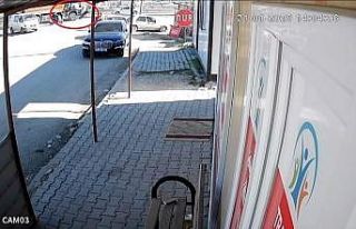 Hafriyat kamyonunun çarptığı yaşlı adam metrelerce...