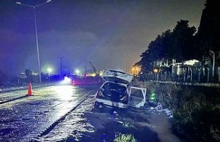 Hatay’da seyir halindeki otomobil alev aldı