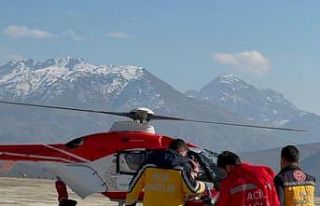 Helikopter ambulans Melisa bebek için havalandı