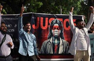 Hindistan’da doktorun cinsel saldırıya uğradıktan...