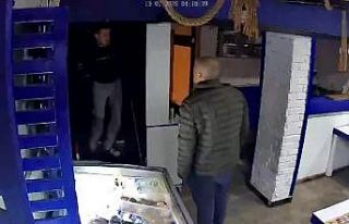 Hırsızlık için girdiği balıkçıda çalışan...