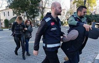 Hurda araçların ruhsatlarını çaldılar