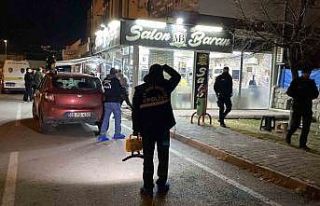 Husumetlisini 5. kattaki evinin balkonunda vurdu