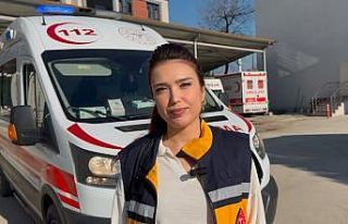 İğneden korkan çocuğu bakın nasıl ikna etti