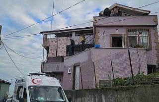 İki çocuk annesi kadın evinde ölü bulundu