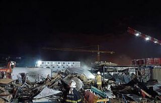 İşçilerin kaldığı konteyner yatakhane yanarak...