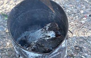 Isınmak için yaktıkları kova bomba gibi patladı,...