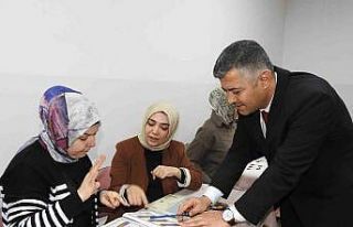 İşitme engelli 15 kadın kursiyer, işaret diliyle...