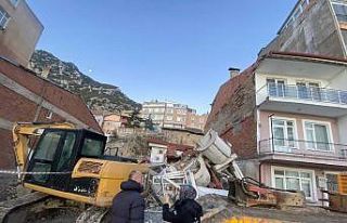 Isparta’da üç katlı bina çöktü, facia kıl...