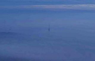 İstanbul’da gökdelenlerin sis içinde manzarası...