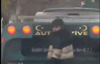 İzmir’de çekici kasasında çocuk taşıyan sürücü...