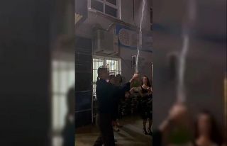 İzmir’de devlet okulunda skandal görüntü: Öğretmen...