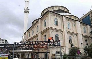 İzmit Eren Cami’ne yeni sundurma
