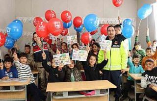 Jandarmadan depremzede öğrencilere trafik eğitimi