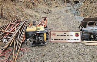 Kaçak maden ocağı açarak krom madeni çıkaran...