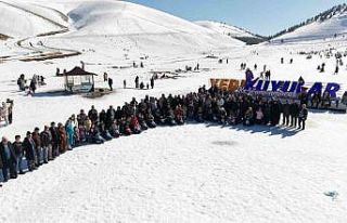 Kahramanmaraş’ta şehit yakınları kayak merkezinde