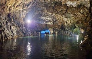 Kahverengiye bürünen su turkuaz rengine döndü,...