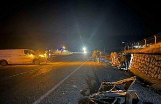 Kamyonet ile otomobil çarpıştı: 4 ağır yaralı