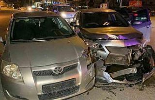 Karaman’da iki otomobil çarpıştı: 2 yaralı