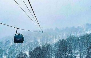 Karnesini getiren öğrencilere teleferikte yüzde...