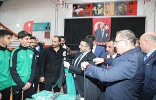 Kars’ta amatör spor kulüplerine malzeme desteği