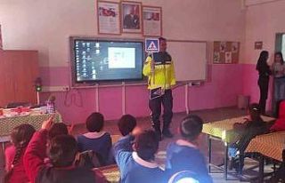 Kars’ta jandarmadan öğrencilere trafik semineri
