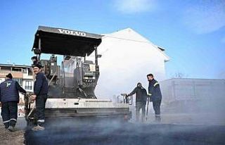 Kartepe İstasyon Mahallesi’ne 280 ton asfalt