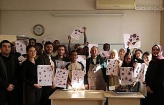 KAYMEK’ten yabancı öğrencilere ’Ebru’ deneyimi