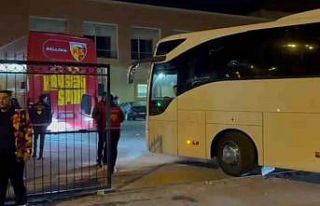 Kayserispor taraftarları tesislere giderek futbolcuları...