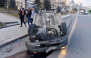 Kaza yapmamak için manevra yaptı, araç takla attı