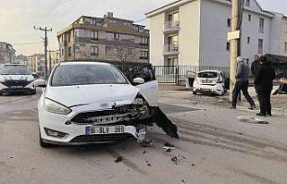 Kazada aracında hasar olduğunu gören sürücü...