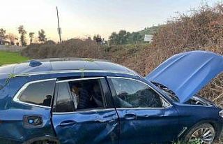 Kazaya karışan otomobil tarlaya uçtu: 3 yaralı