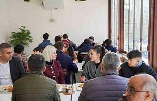 Kent Lokantasında vatandaşlarla birlikte yemek yedi