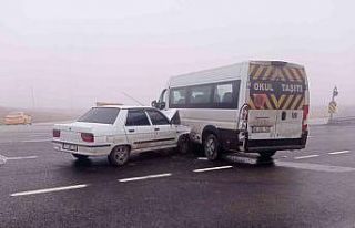 Kırıkkale’de yolcu minibüsü ile otomobil çarpıştı:...