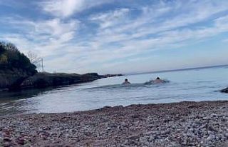 Kış ayında yazdan kalma günler: Deniz sezonunu...