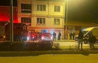 Kontrolden çıkan cip, apartman duvarına çarparak...