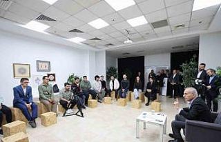 Küçükçekmece Belediye Başkanı Kemal Çebi gençlerle...