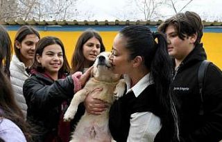 Kuşadası Belediyesi’nden öğrencilere karne hediyesi