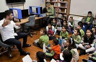 Kuşadası’nda öğrenciler ‘Ebru’nun Renkli...