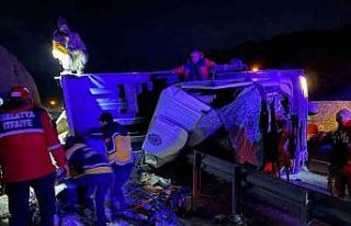 Malatya’da tır şarampole devrildi: 2 ölü, 1...