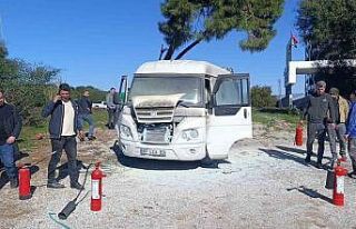 Manavgat’ta otel servis minibüsü yandı
