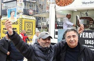 Manisa’da Ferdi Tayfur hayranlarından lokma hayrı