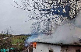Manyas’ta yangında bir ev tamamen yandı