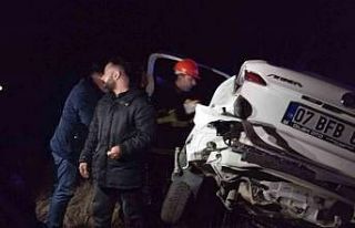 Mardin’de tarlaya devrilen otomobildeki 5 kişi...