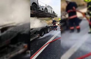 Mersin’de araç taşıma römorkunda yangın