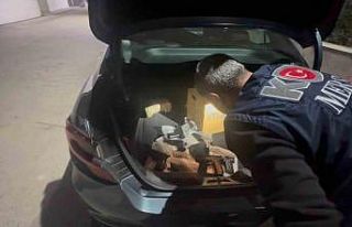 Mersin’de araçta 40 tabanca ele geçirildi: 2 gözaltı
