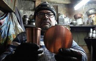 Mesleğin son ustaları yarım asırdır bakır dövüyor